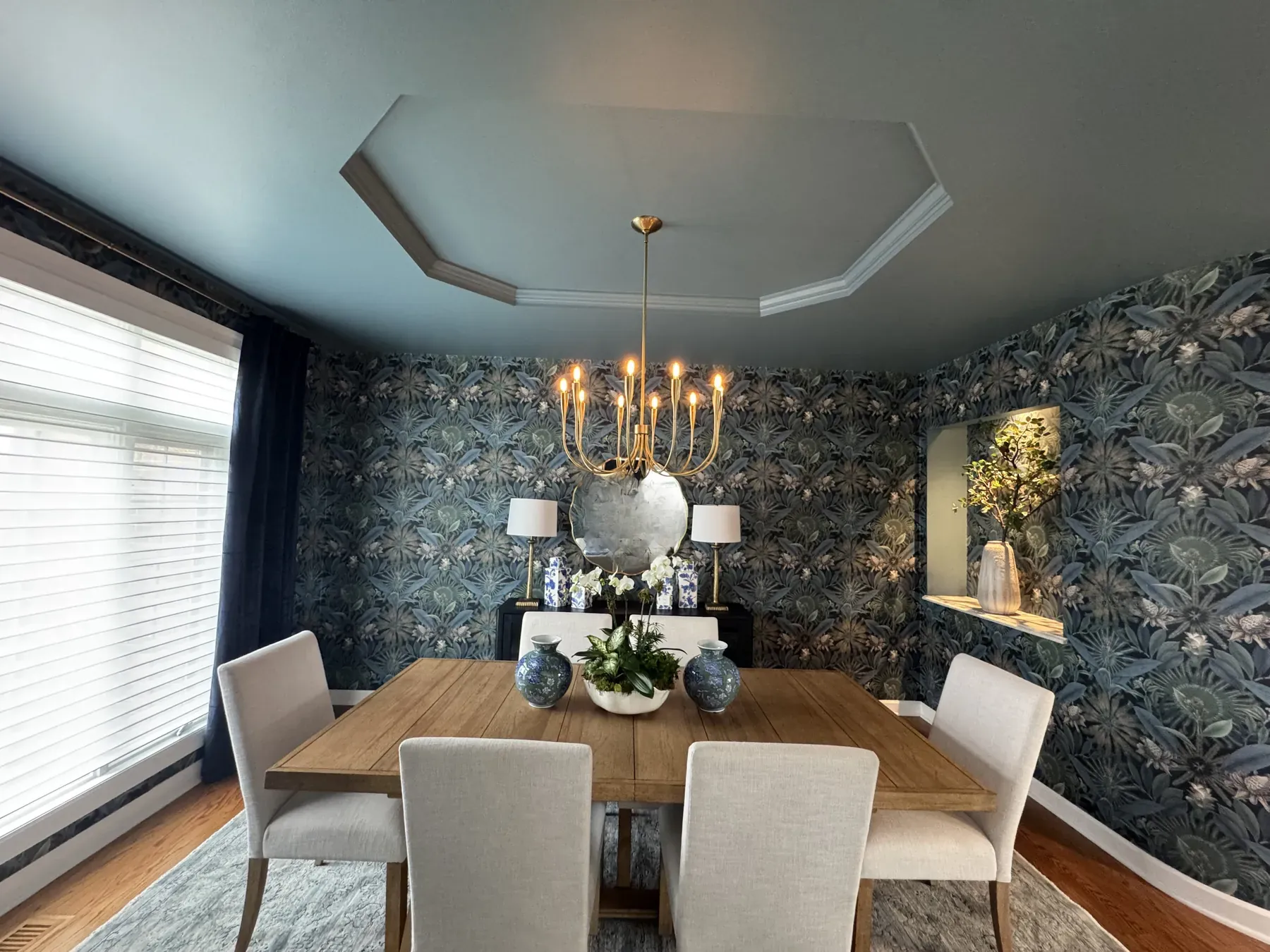 A beautifully wallpapered North Shore room